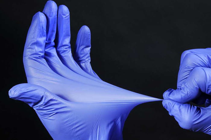 Les différences entre les gants en nitrile et les gants en latex
