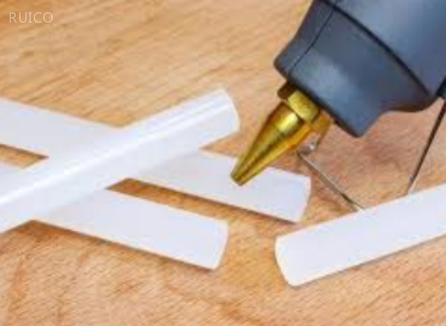 comment utiliser un pistolet à colle thermofusible